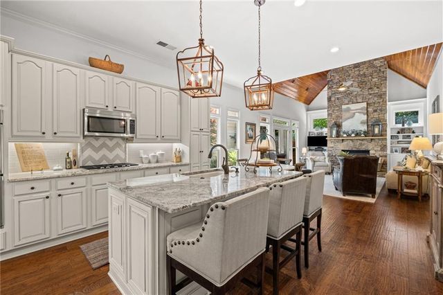 120 Kendemere Pointe, Roswell, GA 30075