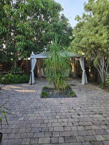 13521 SW 182nd St, Miami, FL 33177