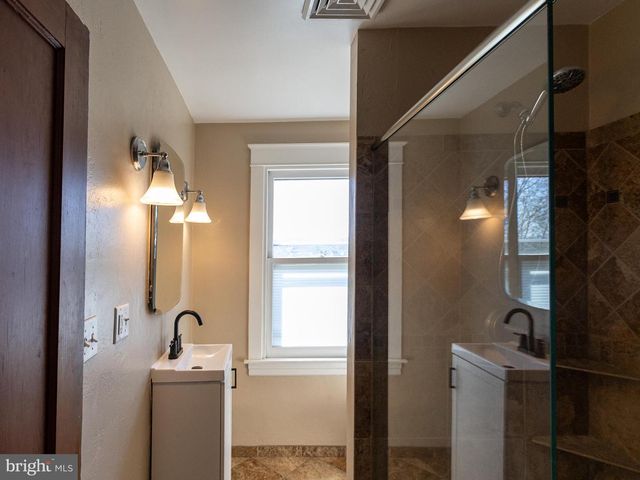 202 WALNUT ST, Lemoyne, PA 17043