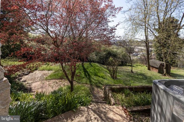 202 WALNUT ST, Lemoyne, PA 17043