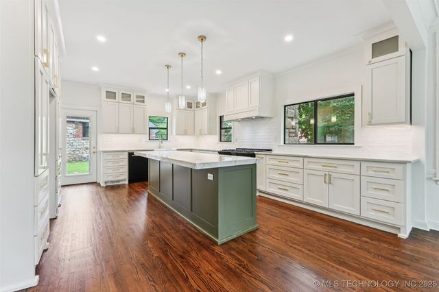 2605 S St Louis Avenue, Tulsa, OK 74114