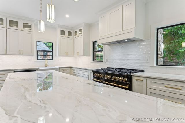 2605 S St Louis Avenue, Tulsa, OK 74114