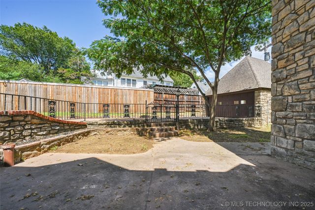 2605 S St Louis Avenue, Tulsa, OK 74114