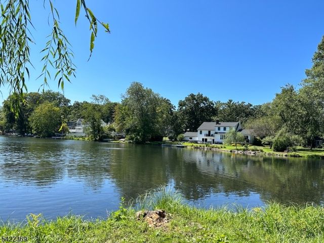 18 Mountainside Dr, Wayne Twp., NJ 07470