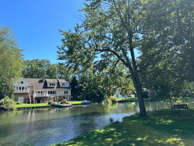 18 Mountainside Dr, Wayne Twp., NJ 07470