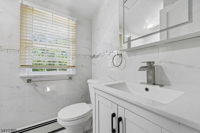 18 Mountainside Dr, Wayne Twp., NJ 07470