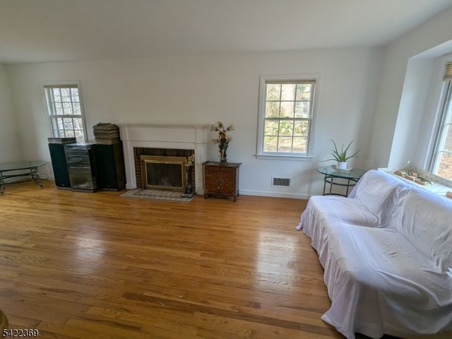 18 Mountainside Dr, Wayne Twp., NJ 07470