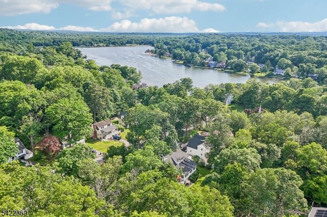 18 Mountainside Dr, Wayne Twp., NJ 07470