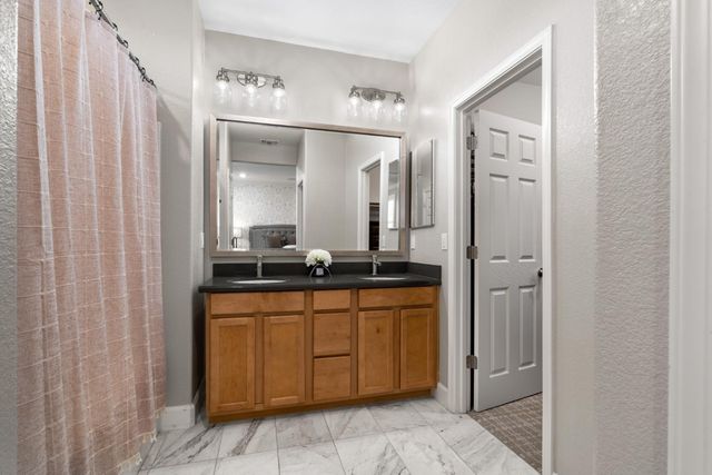 1622 Legacy Way, Hughson, CA 95326