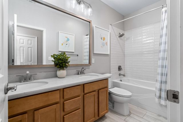 1622 Legacy Way, Hughson, CA 95326