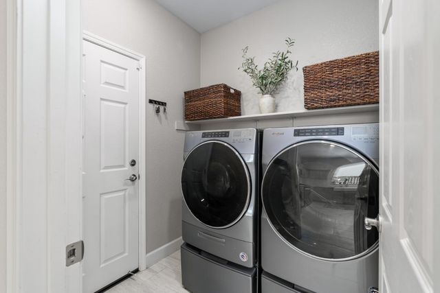 1622 Legacy Way, Hughson, CA 95326