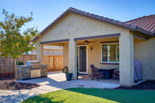 1622 Legacy Way, Hughson, CA 95326