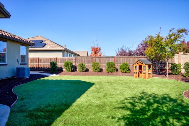 1622 Legacy Way, Hughson, CA 95326