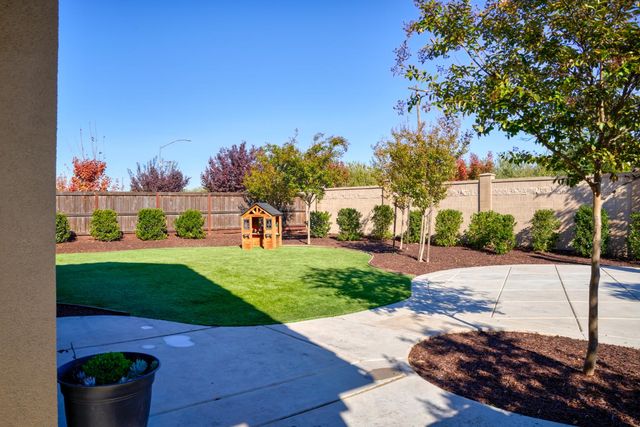 1622 Legacy Way, Hughson, CA 95326