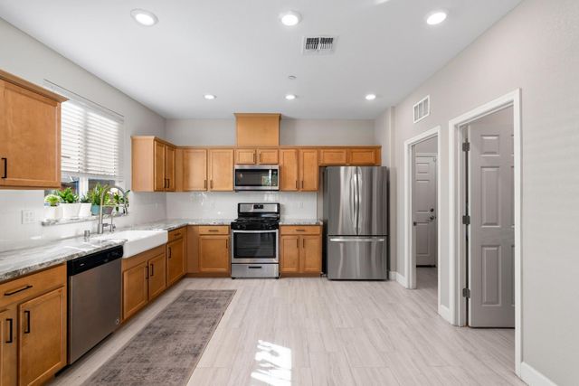 1622 Legacy Way, Hughson, CA 95326