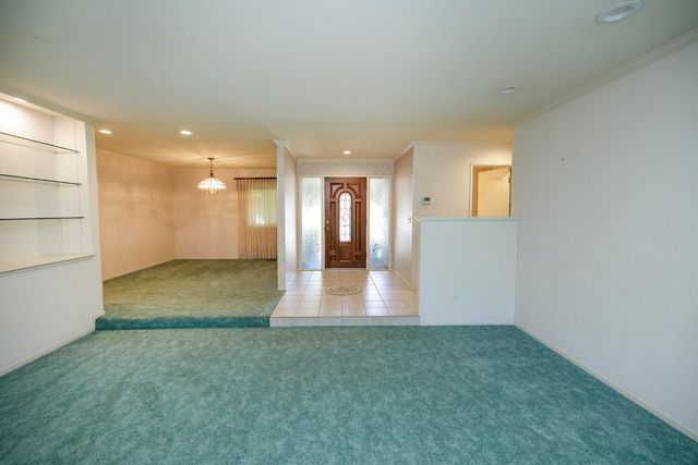 1001 Winsted Ln, Modesto, CA 95355