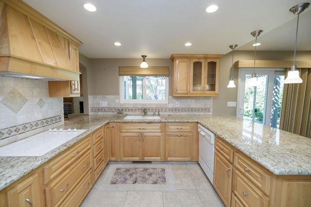 1001 Winsted Ln, Modesto, CA 95355