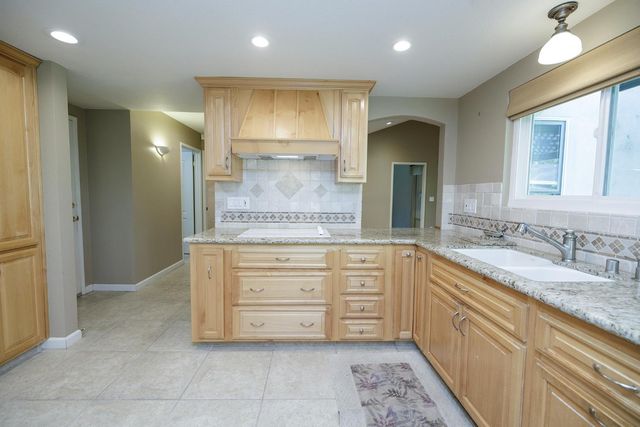 1001 Winsted Ln, Modesto, CA 95355