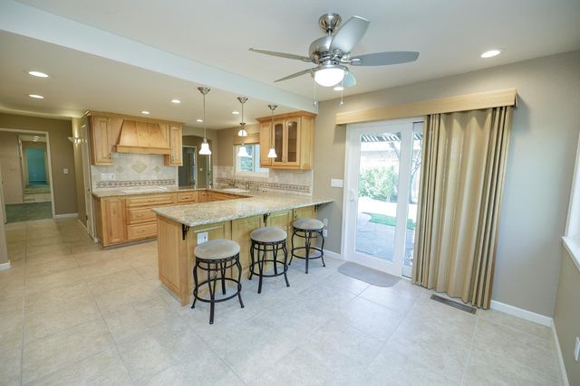 1001 Winsted Ln, Modesto, CA 95355