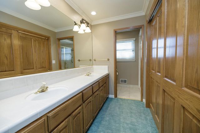 1001 Winsted Ln, Modesto, CA 95355