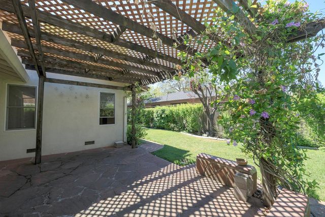 1001 Winsted Ln, Modesto, CA 95355