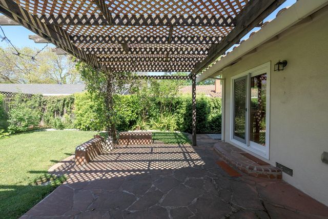 1001 Winsted Ln, Modesto, CA 95355