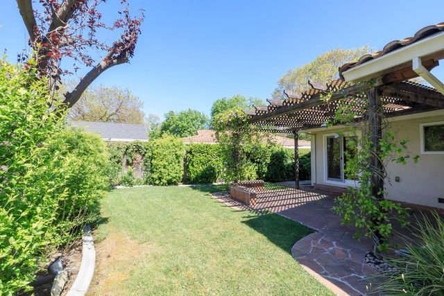 1001 Winsted Ln, Modesto, CA 95355