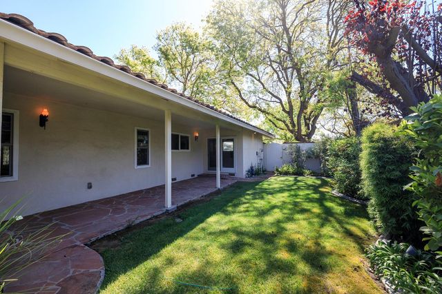 1001 Winsted Ln, Modesto, CA 95355