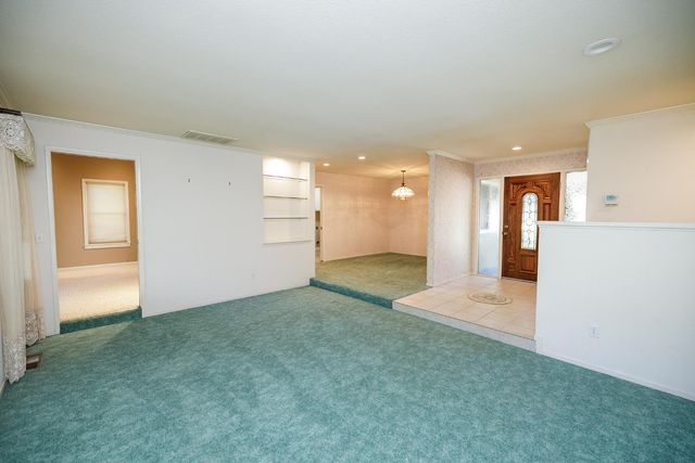 1001 Winsted Ln, Modesto, CA 95355