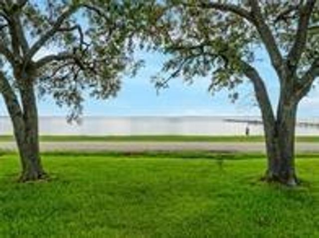 3422 Miramar Drive, Shoreacres, TX 77571