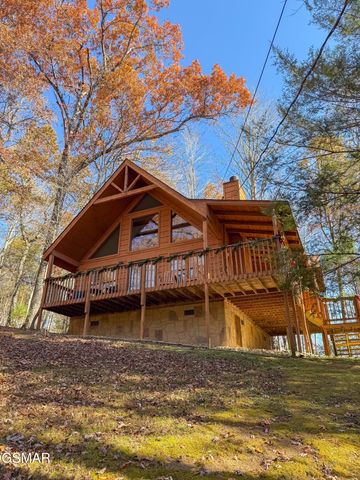 3653 Country Pines Way, Sevierville, TN 37876