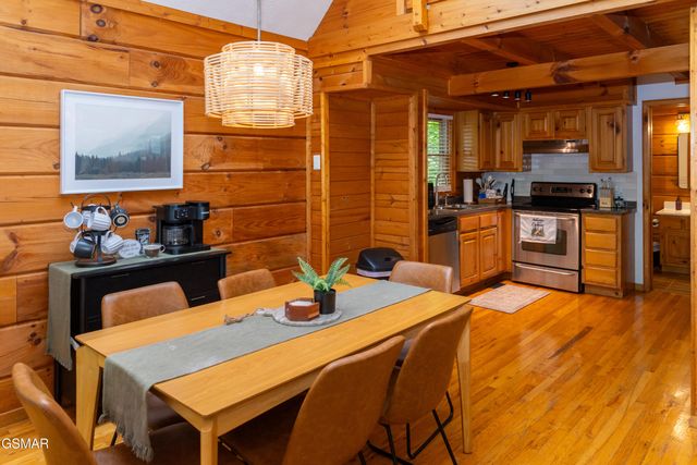 3653 Country Pines Way, Sevierville, TN 37876