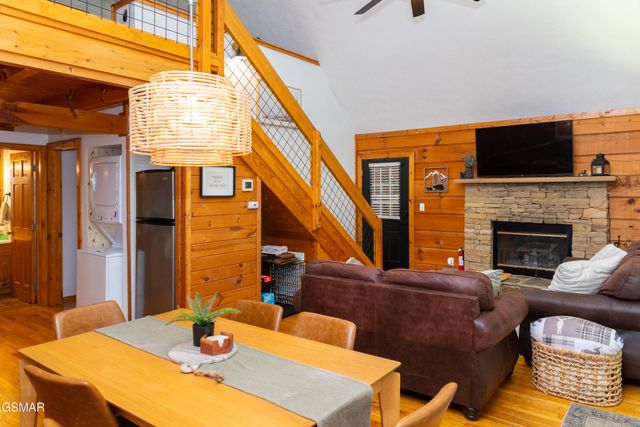 3653 Country Pines Way, Sevierville, TN 37876
