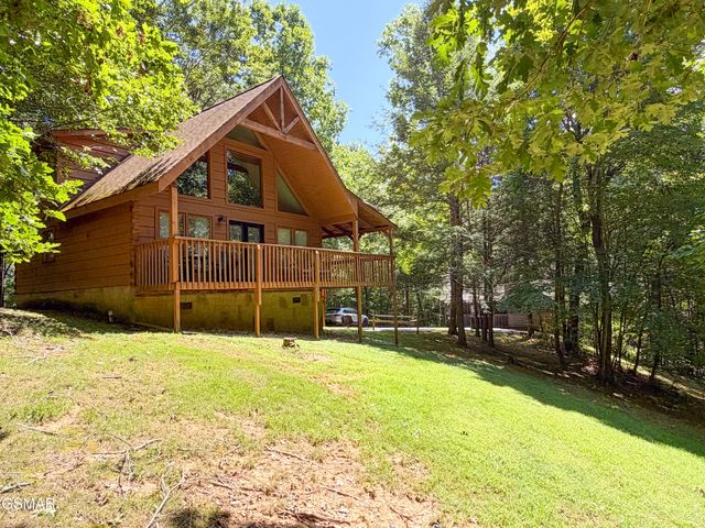 3653 Country Pines Way, Sevierville, TN 37876