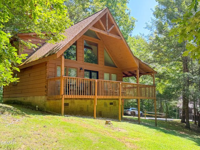 3653 Country Pines Way, Sevierville, TN 37876