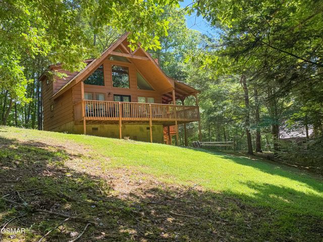 3653 Country Pines Way, Sevierville, TN 37876