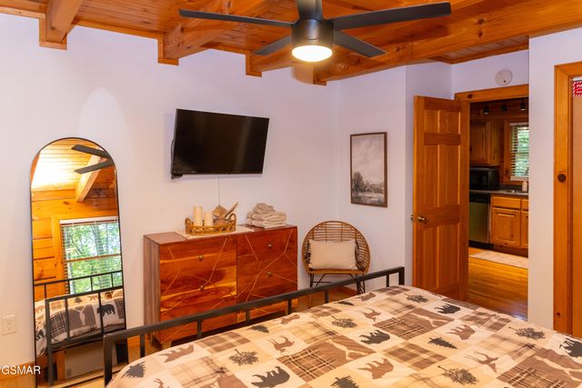 3653 Country Pines Way, Sevierville, TN 37876