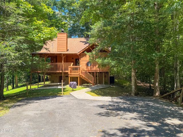 3653 Country Pines Way, Sevierville, TN 37876