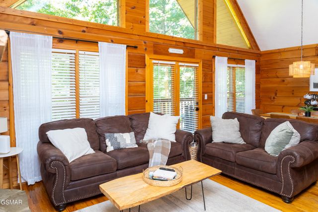 3653 Country Pines Way, Sevierville, TN 37876