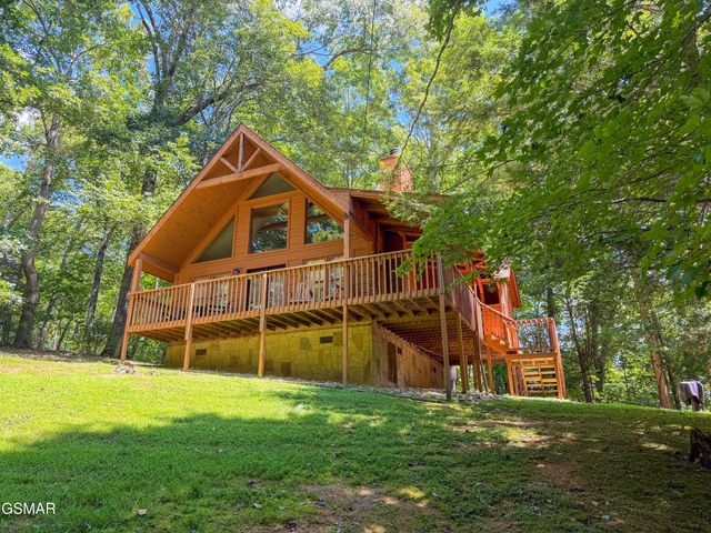 3653 Country Pines Way, Sevierville, TN 37876