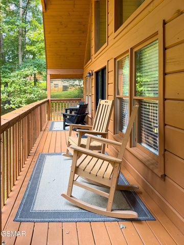 3653 Country Pines Way, Sevierville, TN 37876