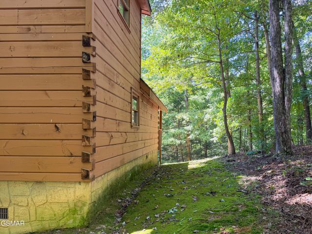 3653 Country Pines Way, Sevierville, TN 37876