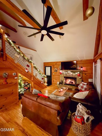 3653 Country Pines Way, Sevierville, TN 37876
