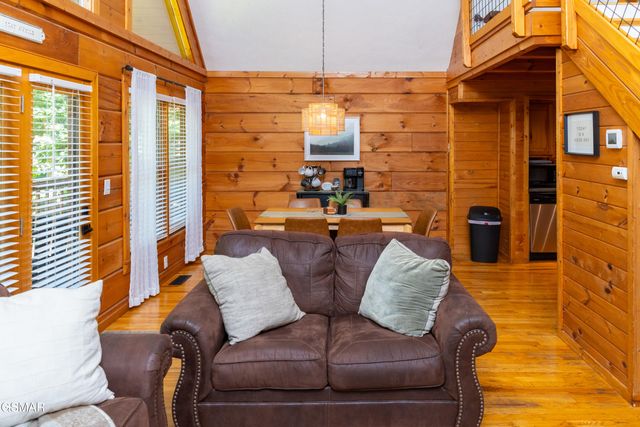 3653 Country Pines Way, Sevierville, TN 37876