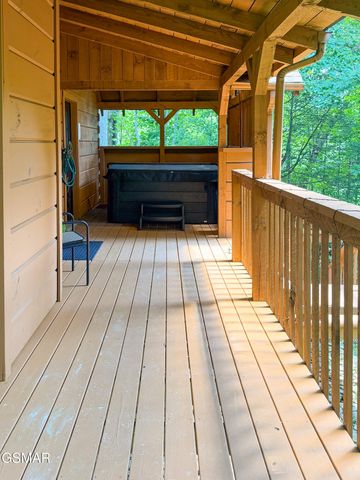 3653 Country Pines Way, Sevierville, TN 37876