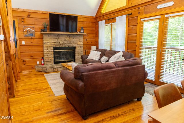 3653 Country Pines Way, Sevierville, TN 37876