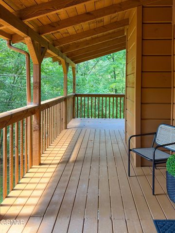 3653 Country Pines Way, Sevierville, TN 37876