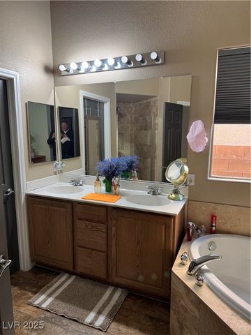 3826 Purple Bloom Court, Las Vegas, NV 89122