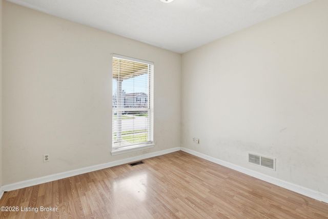 4702 Unseld Blvd, Louisville, KY 40218