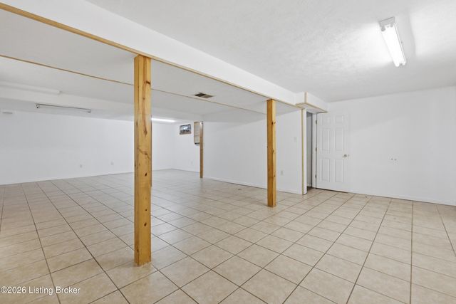 4702 Unseld Blvd, Louisville, KY 40218